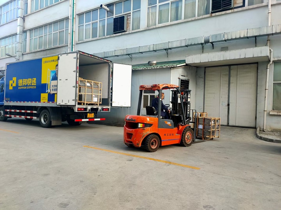 許昌智工電磁炒貨設(shè)備發(fā)貨裝車發(fā)貨 許昌智工電磁炒貨設(shè)備發(fā)貨裝車發(fā)貨