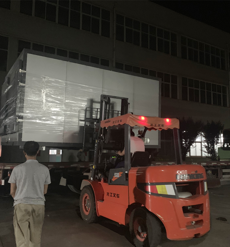 成都客戶訂購的空氣能烘烤房已經全部完工,裝車發貨中! 成都客戶訂購的空氣能烘烤房已經全部完工,裝車發貨中!