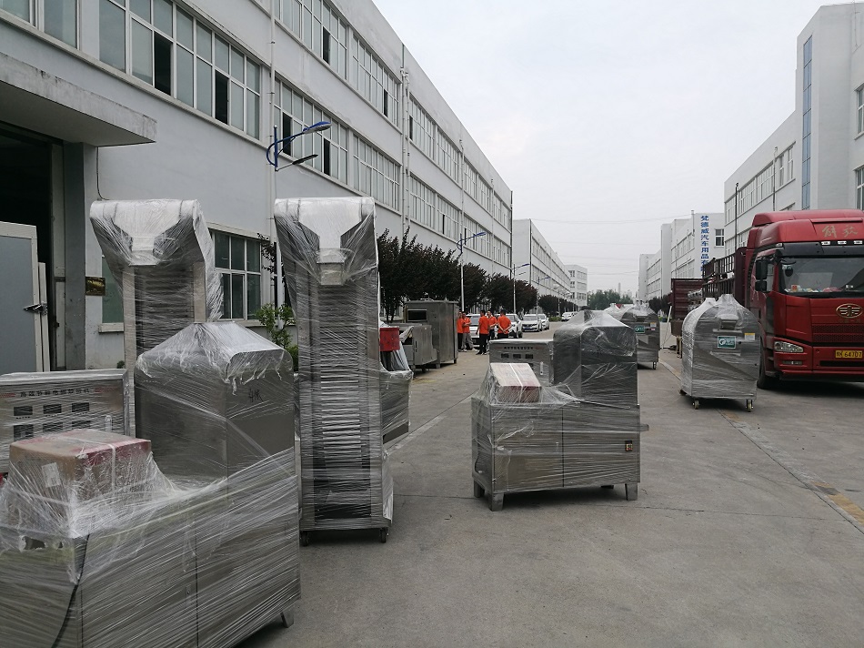 許昌智工兩套電磁流水線炒貨設(shè)備專車(chē)發(fā)貨成都 許昌智工兩套電磁流水線炒貨設(shè)備專車(chē)發(fā)貨成都